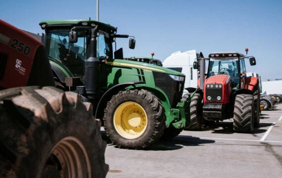 Tractores de ocasión: cómo elegir el adecuado para tu explotación agrícola