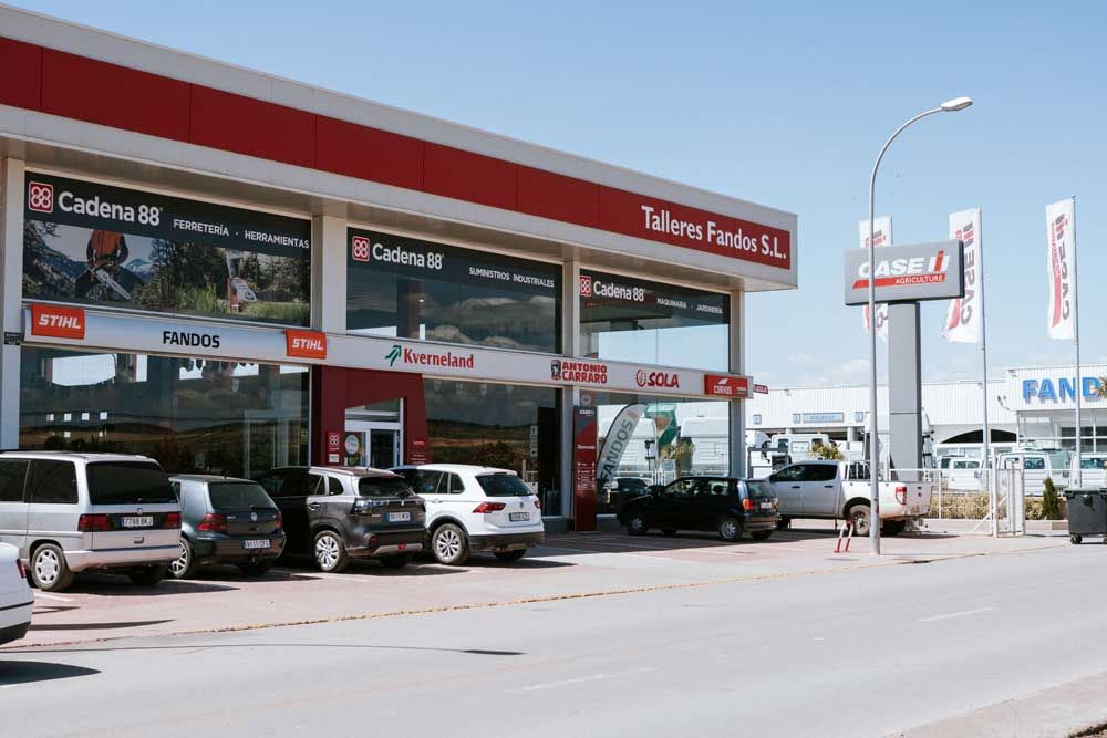Fachada de FANDOS Market, tu ferretería industrial en Teruel