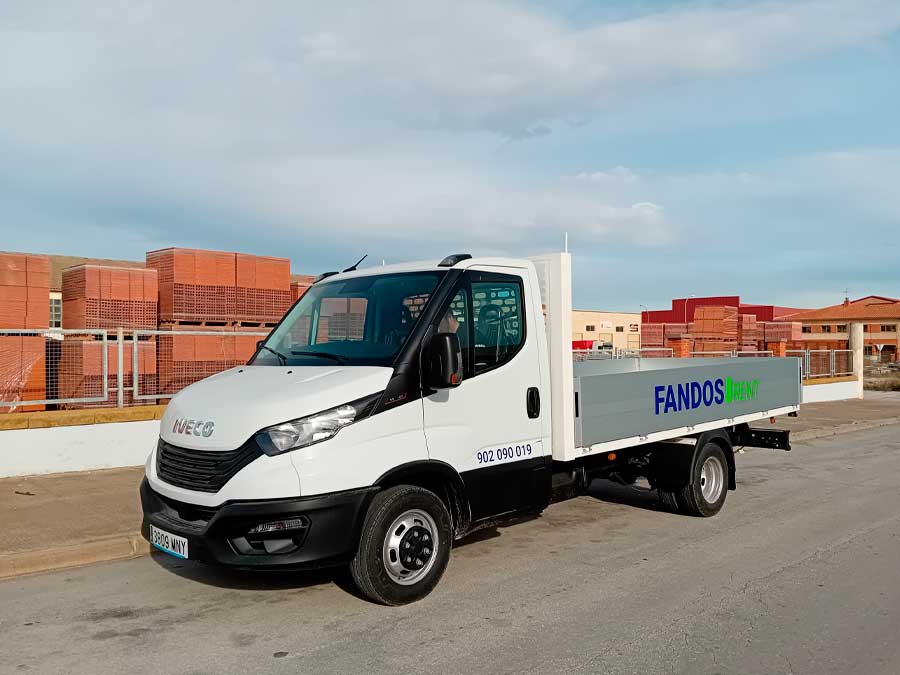 Alquiler de furgoneta con caja ¿abierta o cerrada?