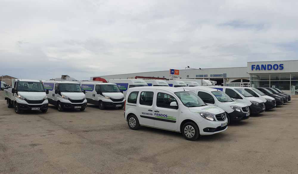Campa de Teruel con muchas furgonetas en alquiler 
