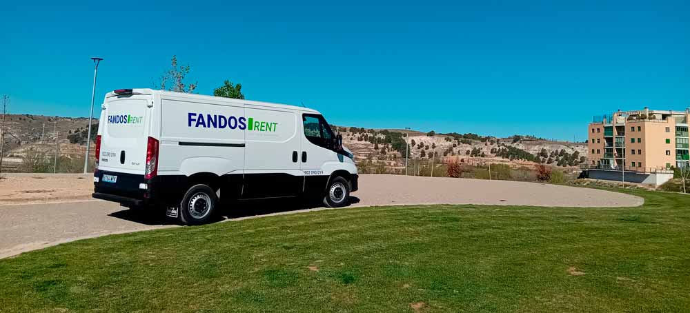 Furgoneta FANDOS Rent de camino a mudanza