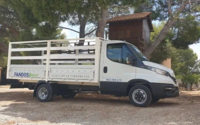 Nueva incorporación a la flota de FANDOS Rent: furgoneta con caja frutera