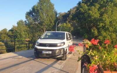 ¿Cómo alquilar una furgoneta Opel Vivaro de 9 plazas?