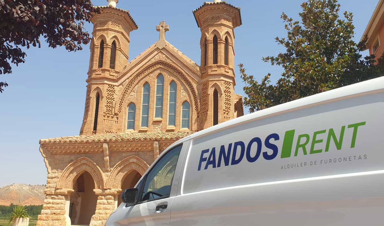 furgoneta de alquiler realizando entregas en ruta durante el Black Friday