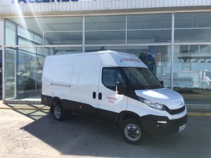 Entrega de furgón nuevo IVECO 50C15V de 12m3 para Nalico.