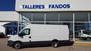 Entrega de furgón de ocasión IVECO 35C13V de 15m3 con doble rueda en eje trasero que se va a Alcañiz.