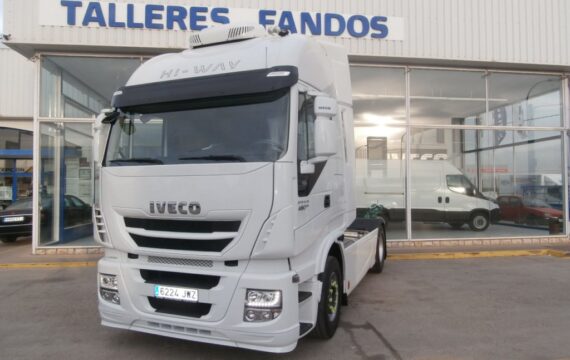 Entrega de tractora de ocasión IVECO AS440S48TP para Barcelona.