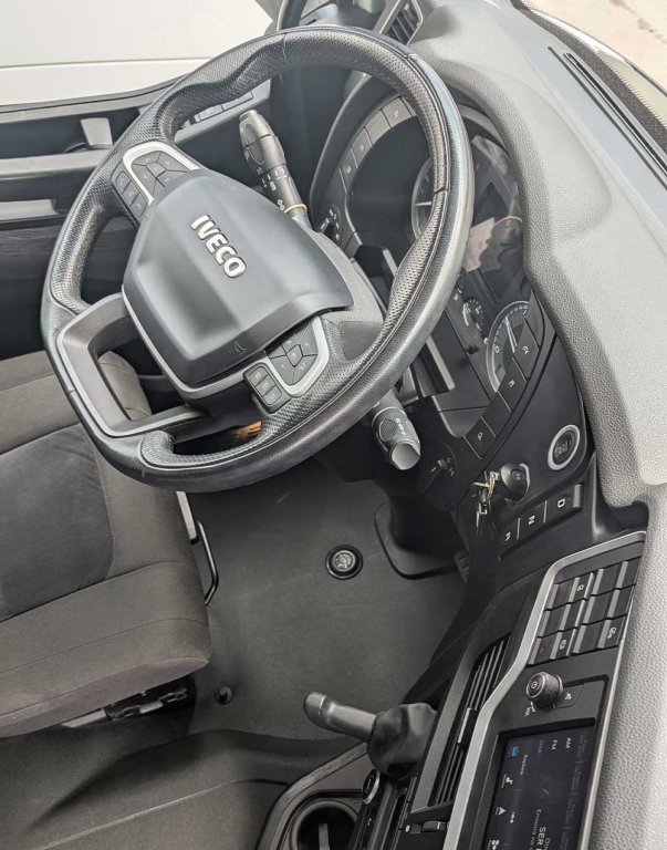 Interior-Cabeza-Tracora-Iveco-Renting Interior cabeza tractora Iveco de renting